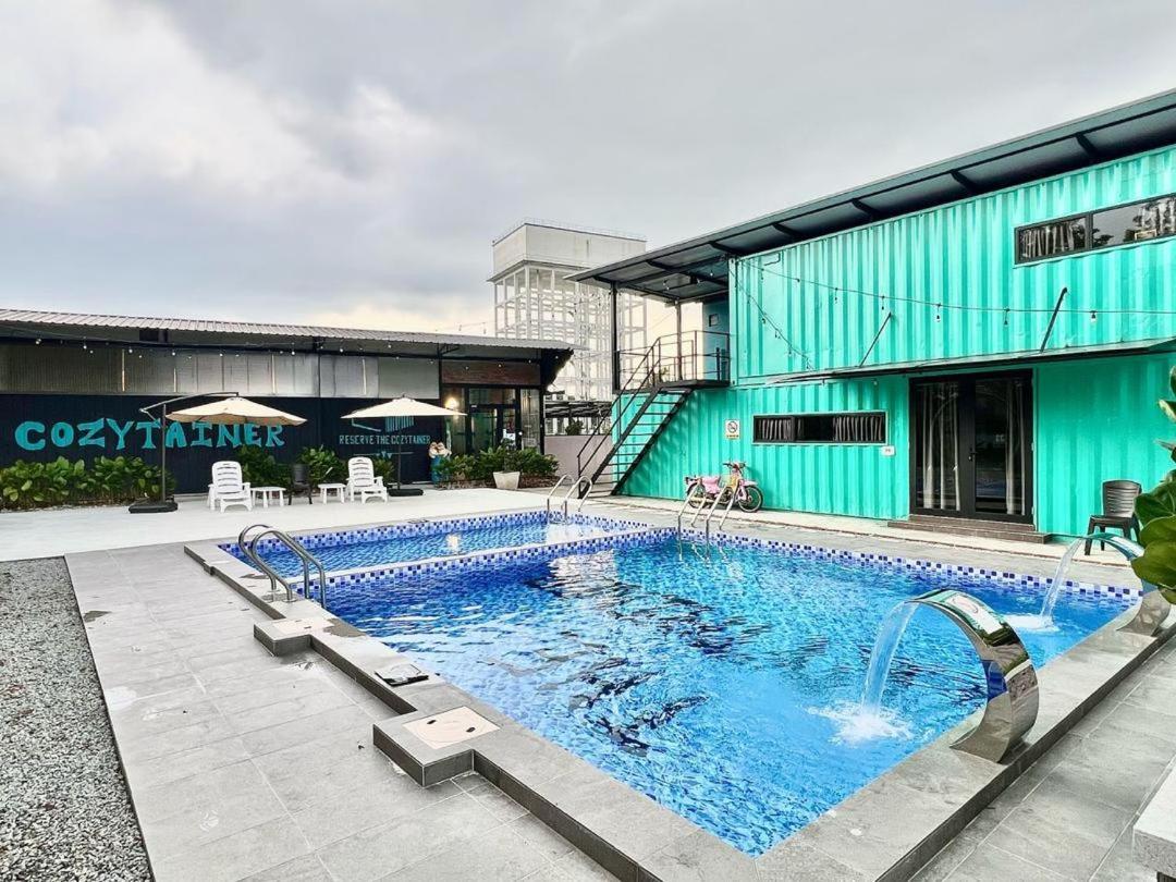The Cozytainer Hotel Taiping Exterior photo
